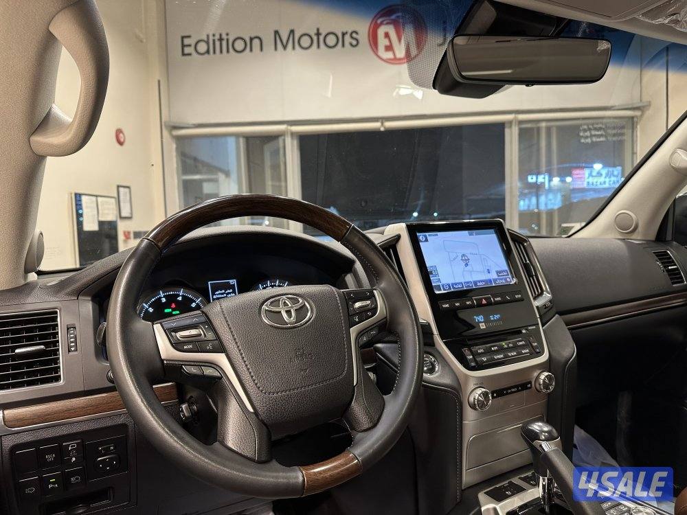 لاندكروزر VXR8