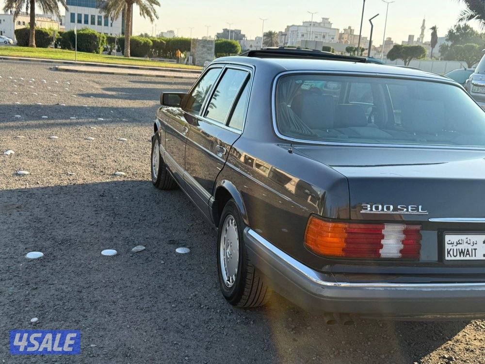 للبيع sel300 موديل 1988 شرط ماشي 78الف لارج فتحة صبغ الوكاله3