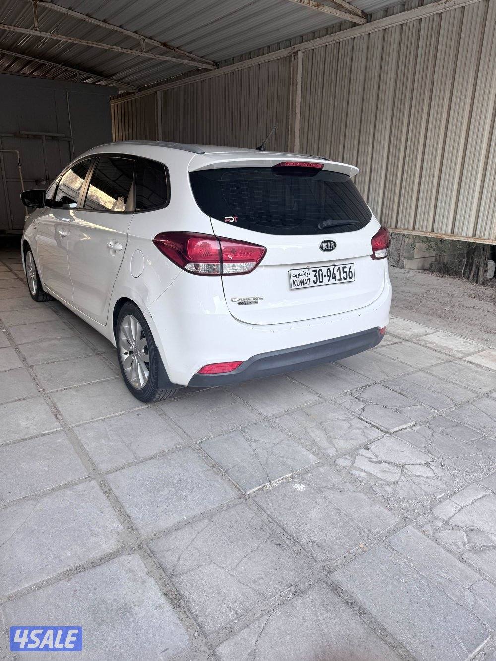 للبيع كيا كارينز تلفون5