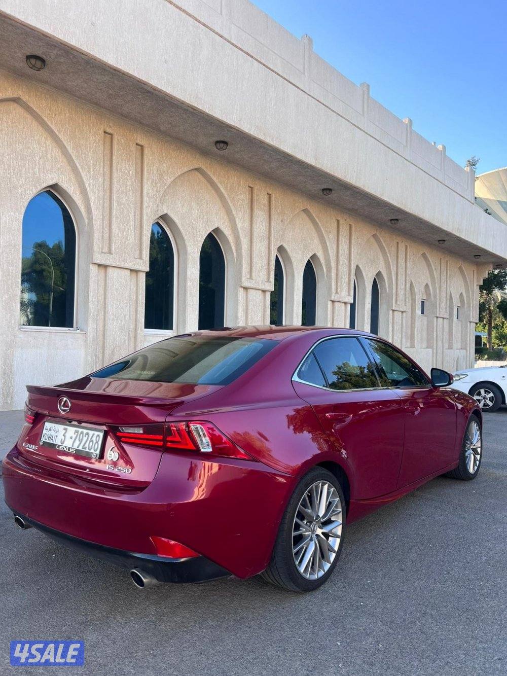 للبيع لكزس is250 موديل 2014 كامل المواصفات عداد2203