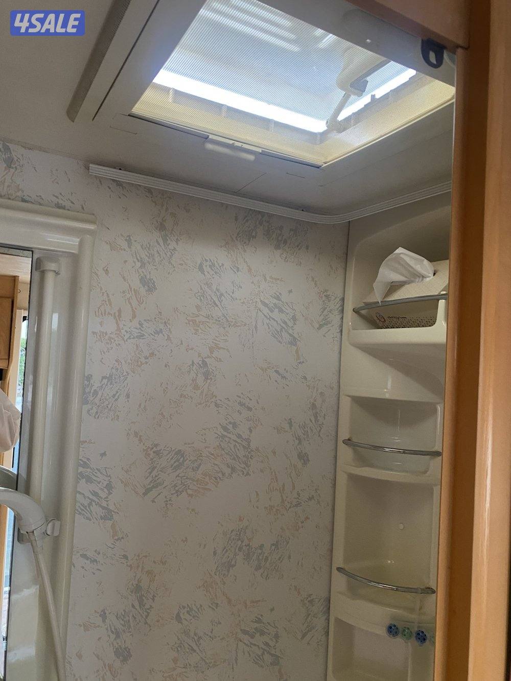 كرفان بريطاني ٢٠٠٥ ملوح تحويل مرور بحالة ممتازة شاصي ارضية شغل وكالتة2