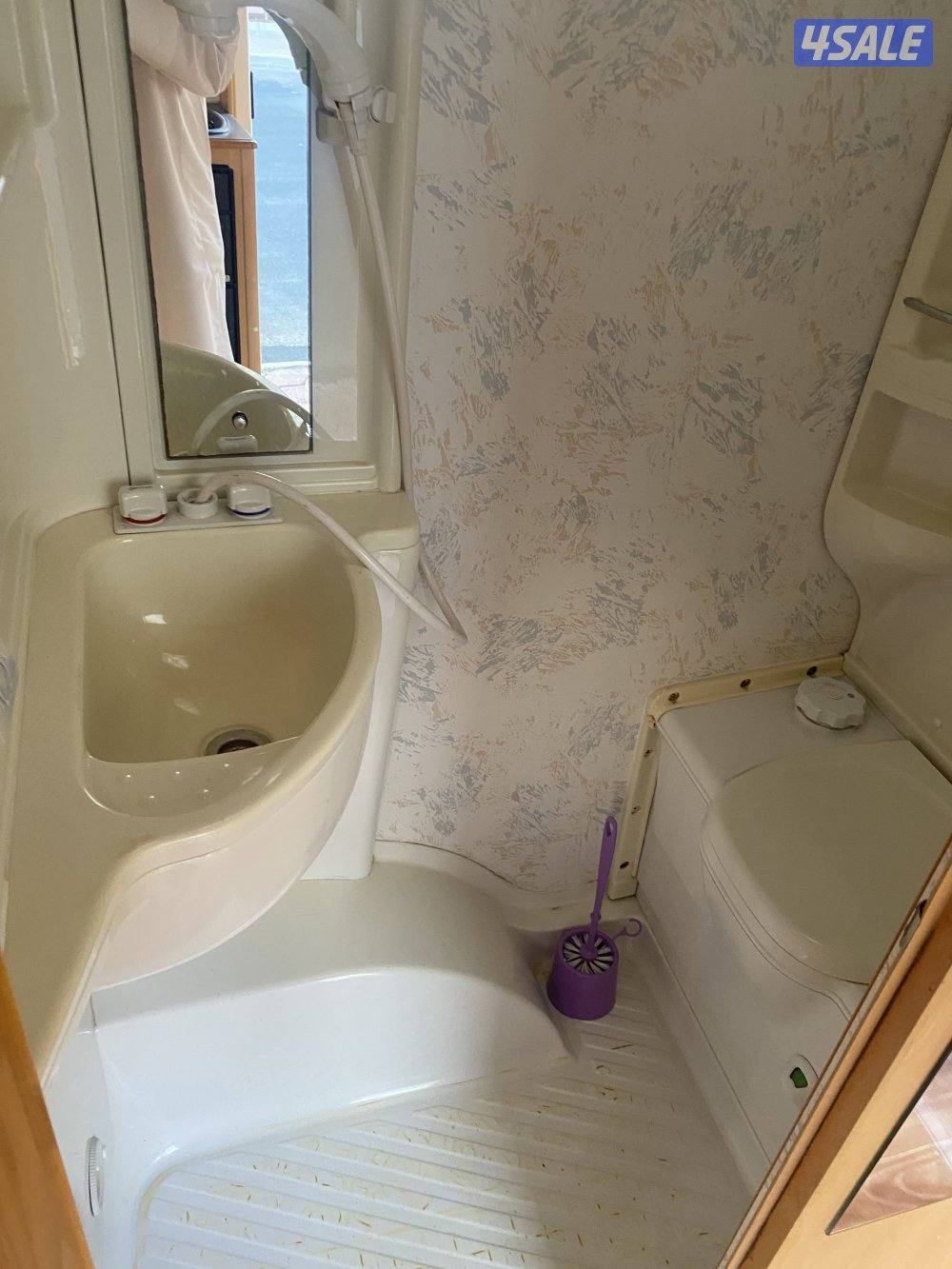 كرفان بريطاني ٢٠٠٥ ملوح تحويل مرور بحالة ممتازة شاصي ارضية شغل وكالتة8