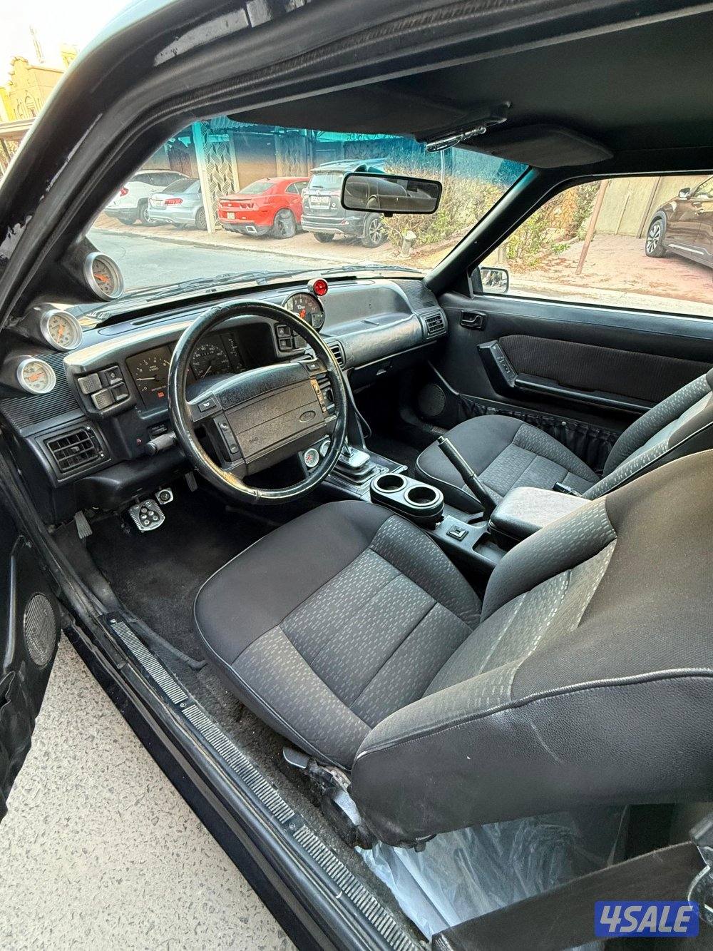 موستنق LX FBI3