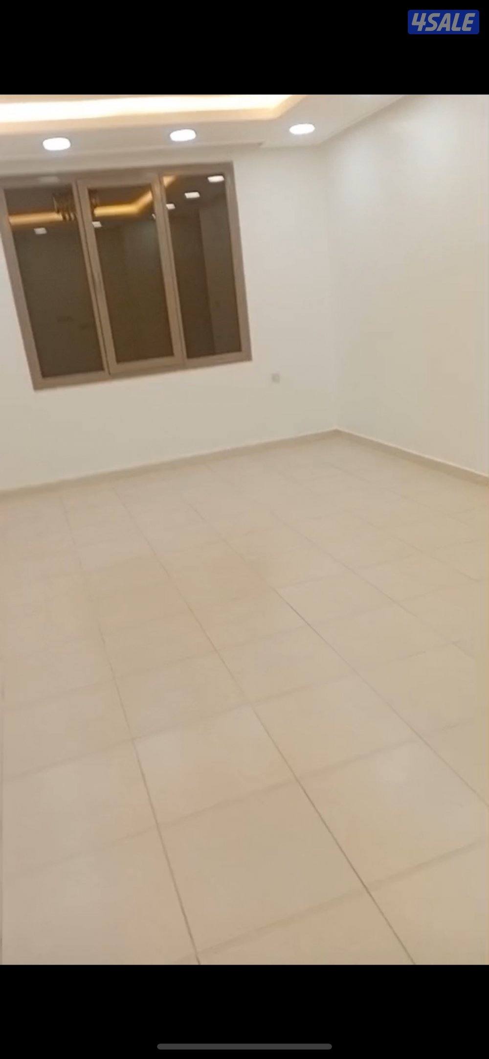 جابر الاحمد شقه للايجار ق5 3غرف وصاله 3 حمام مطبخ غرفه خدمه مع الحمام0