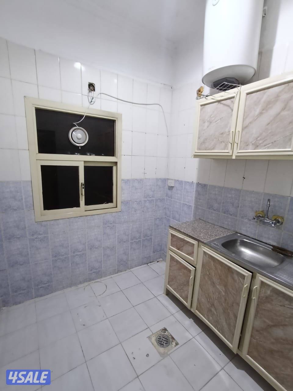يوجد لدينا شقق للإيجار بحولي غرفتين وصالة ومطبخ وحمام نفس الصور استلام8