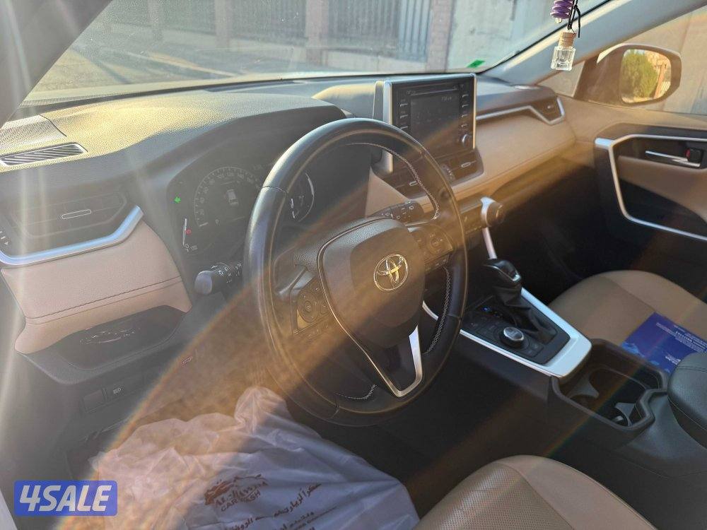 Toyota RAV4 2019 full option 4WD8