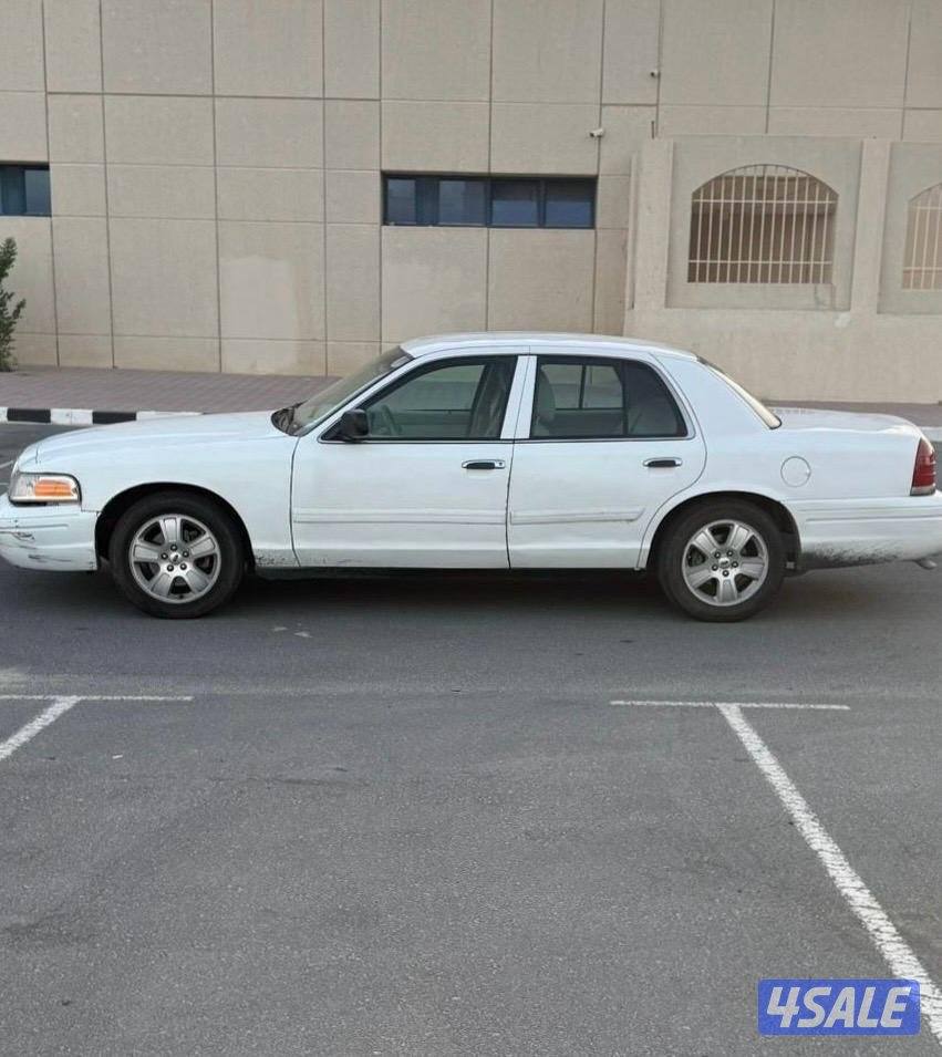 للبيع فورد فكتوريا وارد المجموعة اللون ابيض0