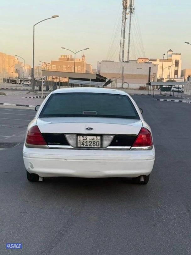 للبيع فورد فكتوريا وارد المجموعة اللون ابيض1