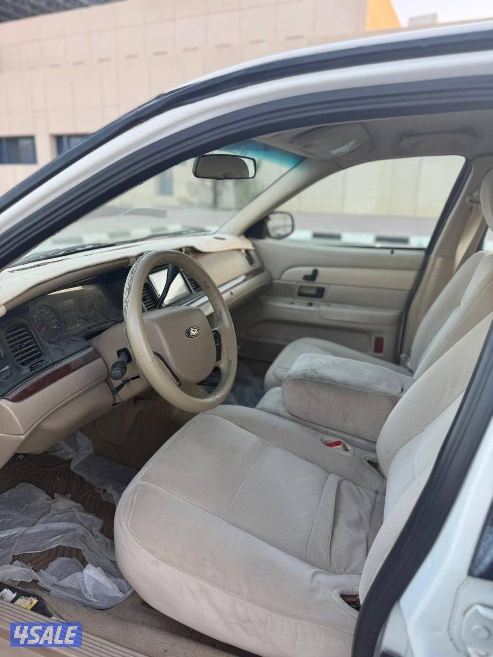 للبيع فورد فكتوريا وارد المجموعة اللون ابيض3