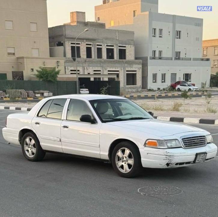 للبيع فورد فكتوريا وارد المجموعة اللون ابيض4