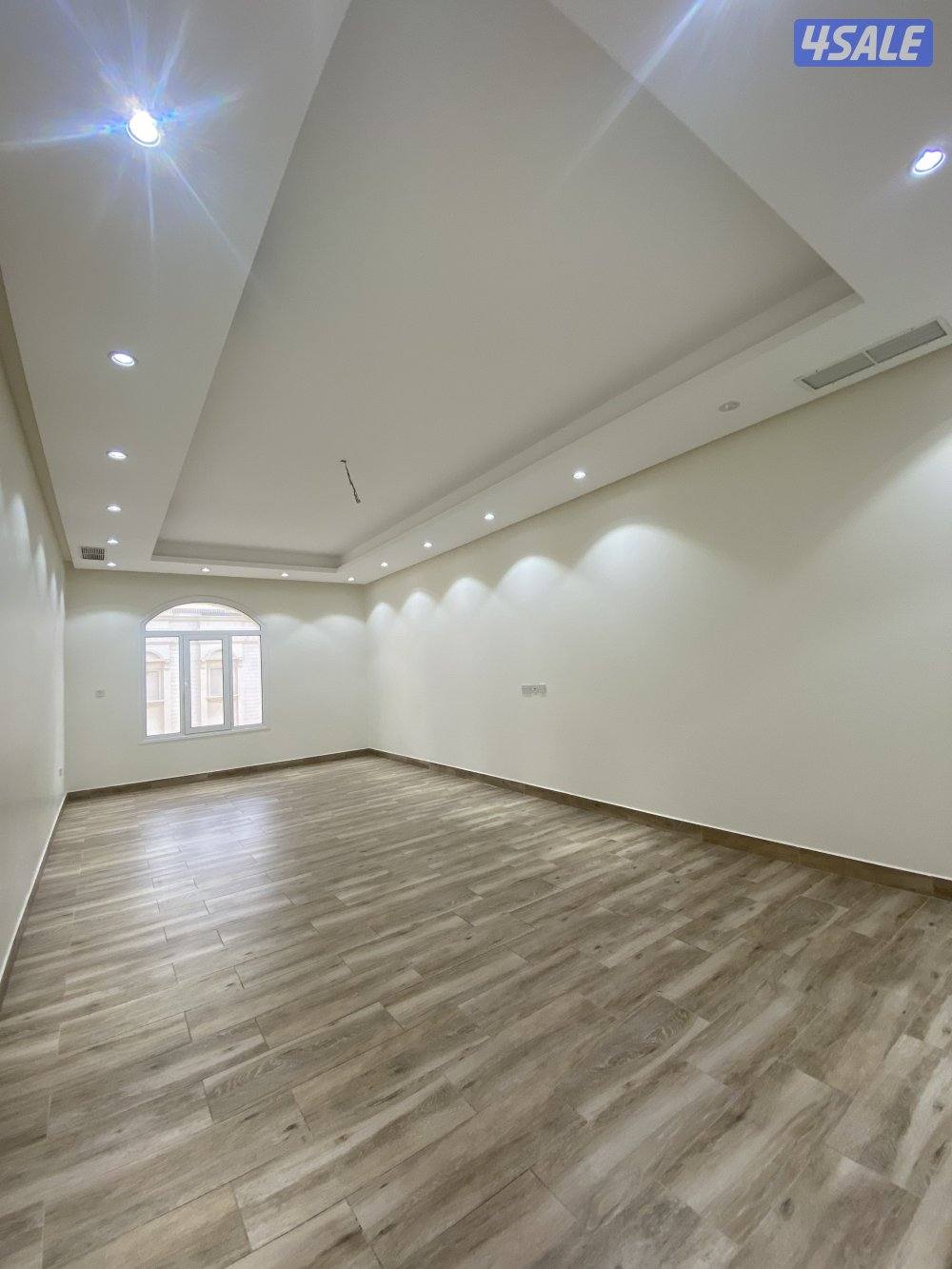 للايجار شقه كبيره الصباحيه 4غرف و صاله4