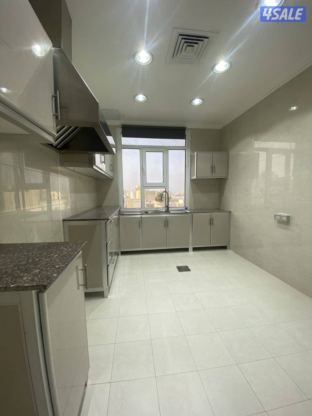 للايجار شقه كبيره الصباحيه 4غرف و صاله5