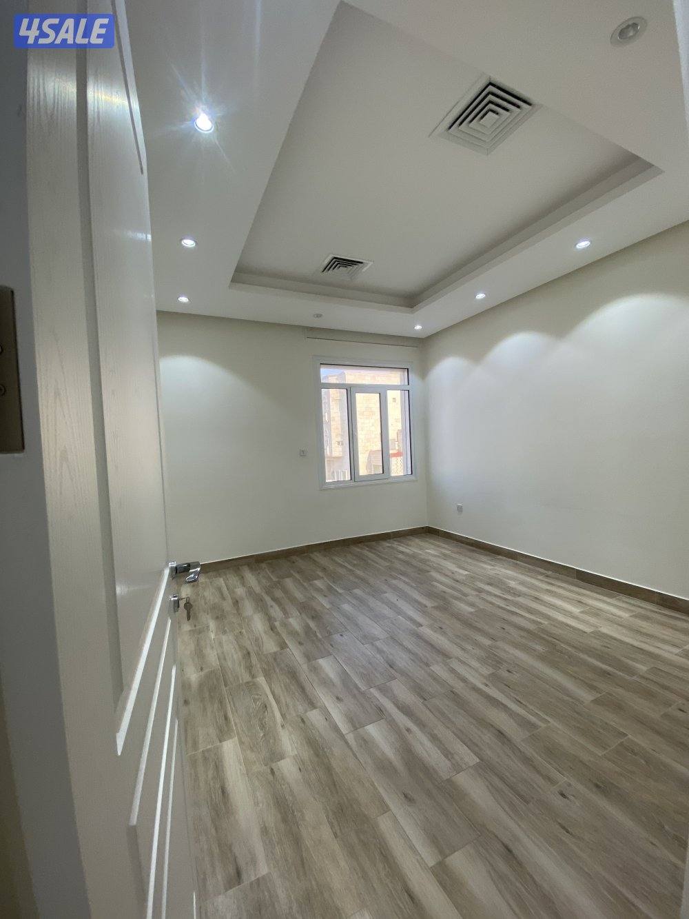 للايجار شقه كبيره الصباحيه 4غرف و صاله7