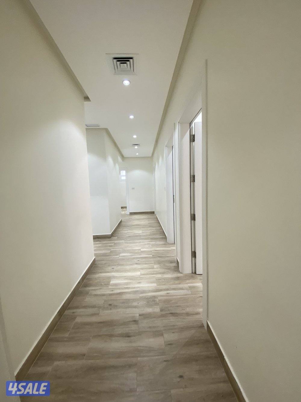 للايجار شقه كبيره الصباحيه 4غرف و صاله9