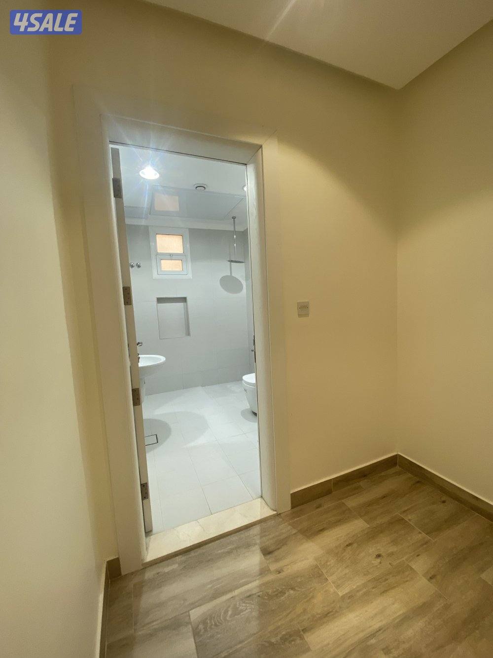 للايجار شقه كبيره الصباحيه 4غرف و صاله10