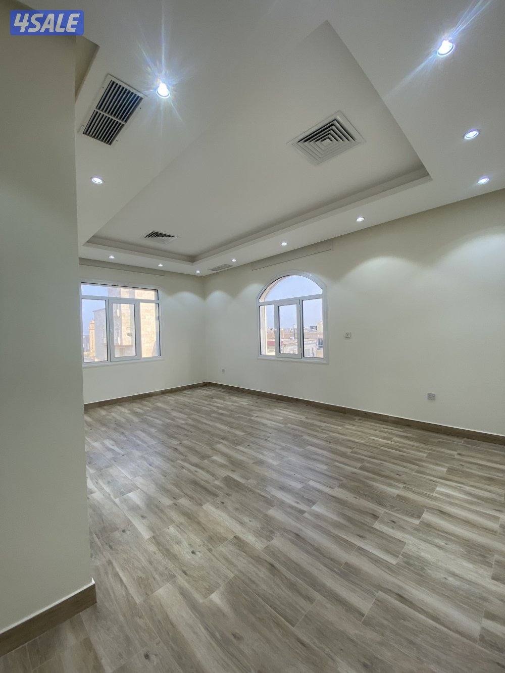 للايجار شقه كبيره الصباحيه 4غرف و صاله12