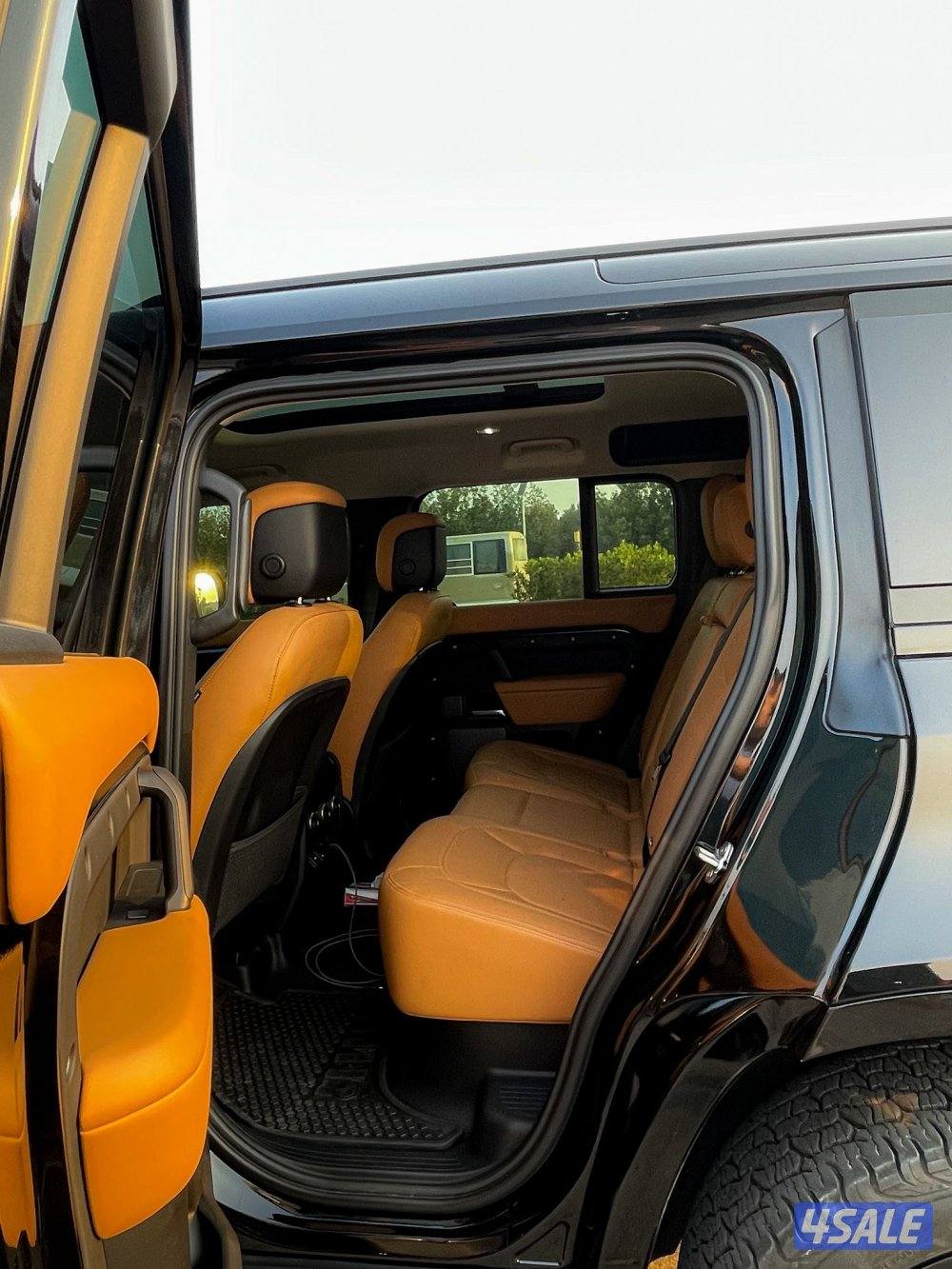 Defender 2023  HSE  سته سلندر اعلى فئه داخليه تان2