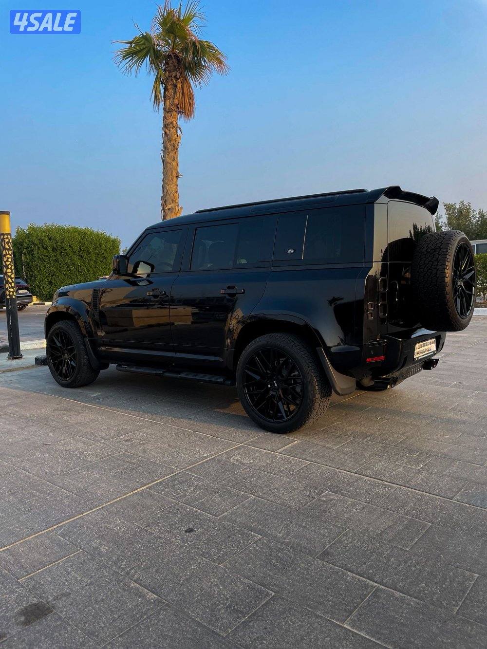 Defender 2023  HSE  سته سلندر اعلى فئه داخليه تان4