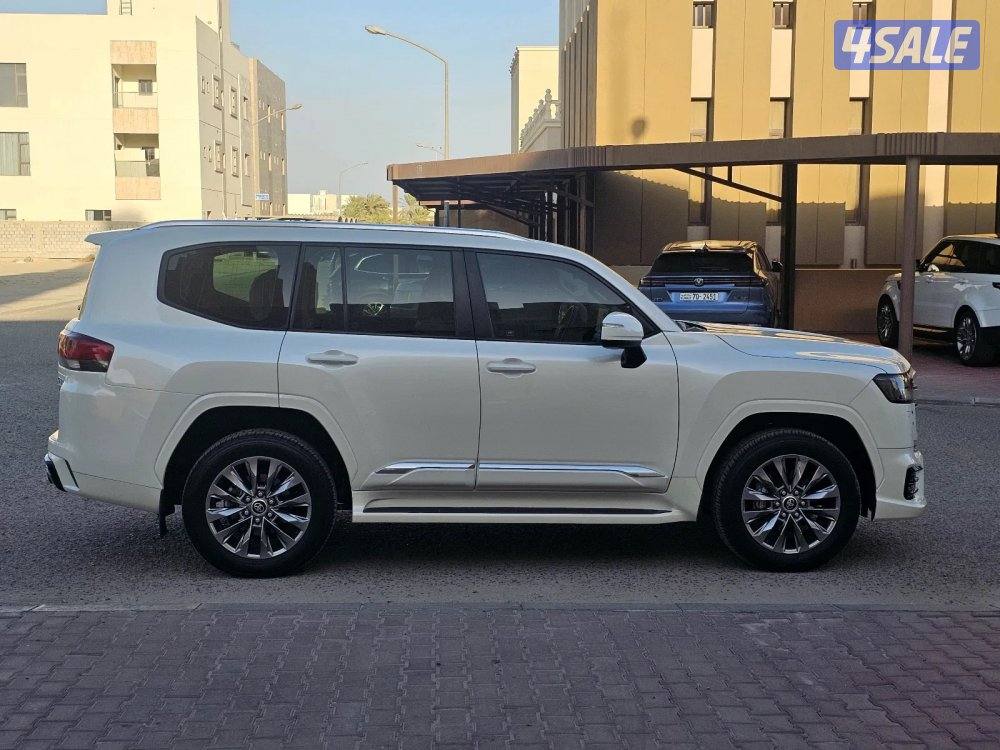 لاند كروزر ايرو اس 20232