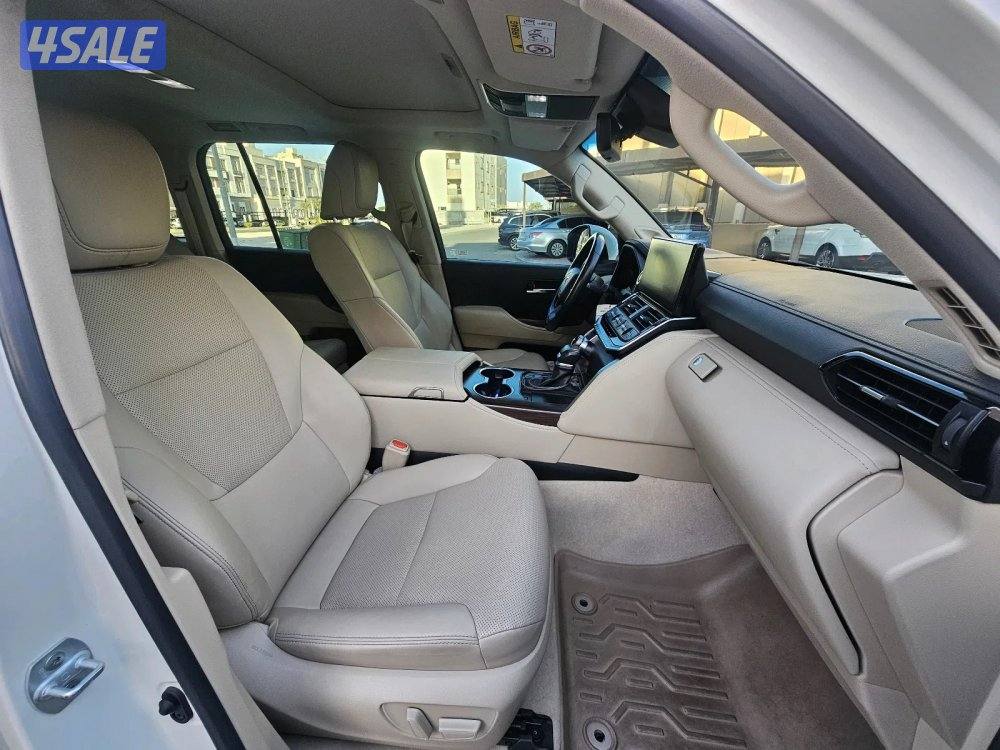 لاند كروزر ايرو اس 20238