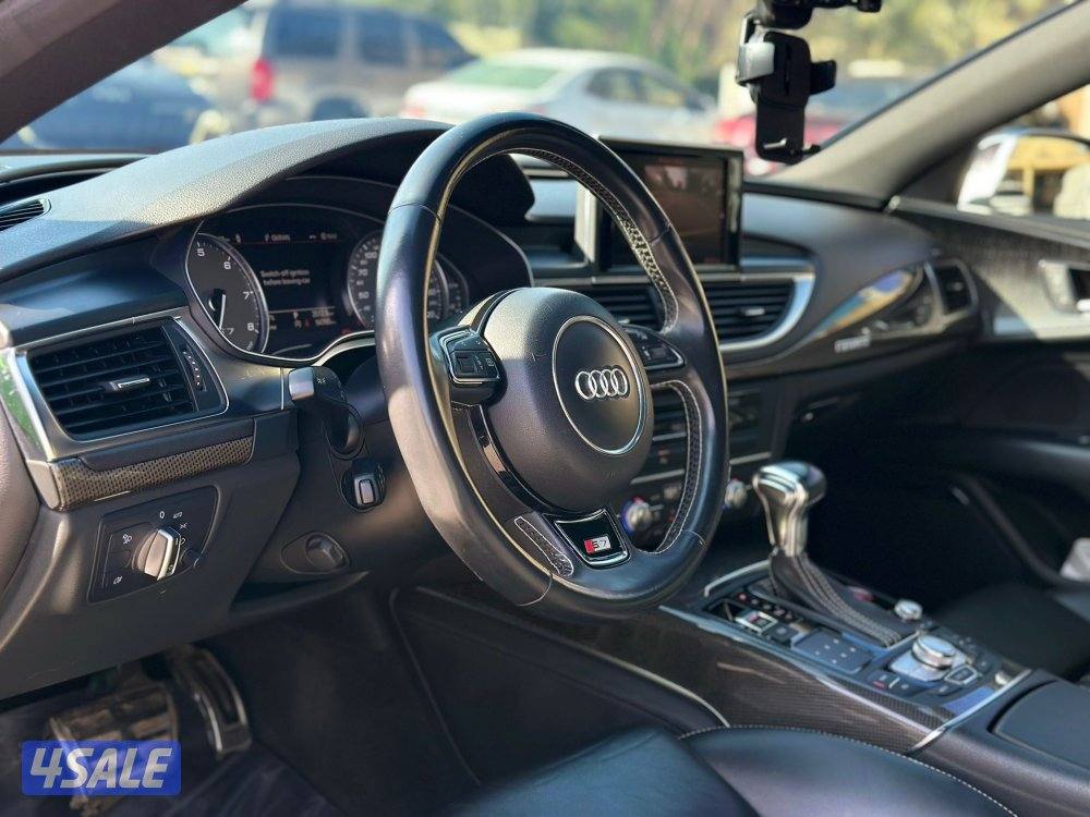 اودي 
S7
TFSI سلندر 8
عداد 94 الف فقط8