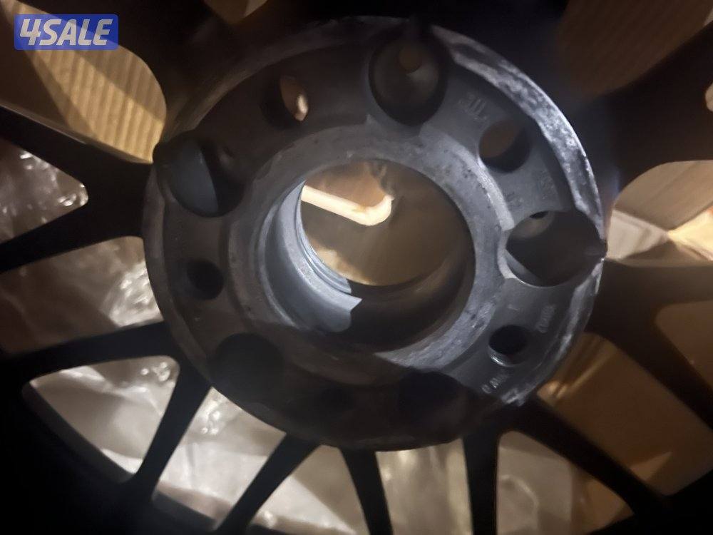 للبيع رنقات مرسيدس c63s AMG3