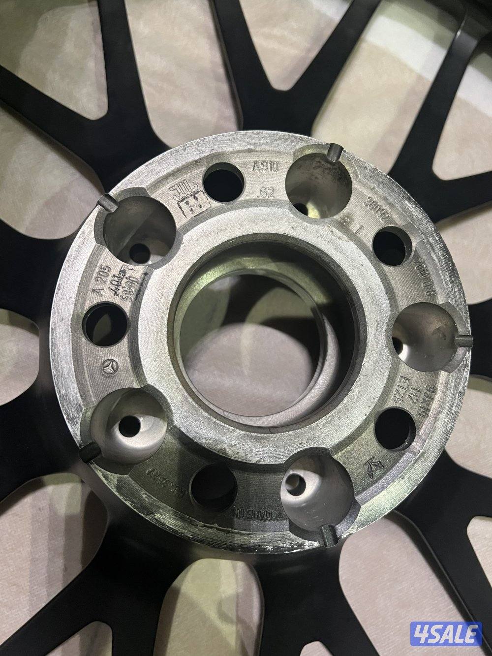 للبيع رنقات مرسيدس c63s AMG4