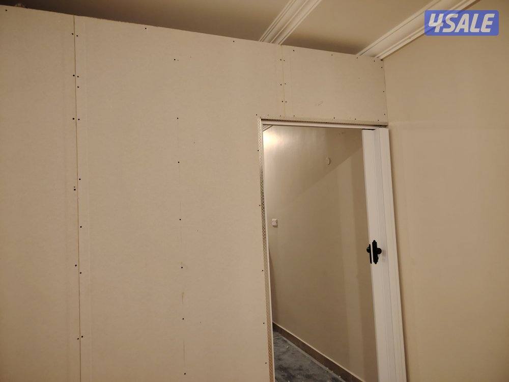 جبس بورد مع باب سحاب كرتيوان وأبواب خشب ديكورات5