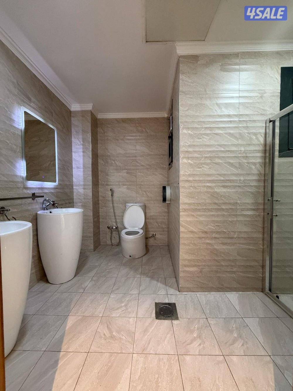 مكتب للاجار مساحة ٣١٠ متر0