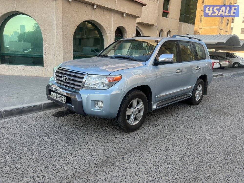 لاندكروزر 2013 8 سلندرتماتيك  بحاله ممتازه شرط الفحث2