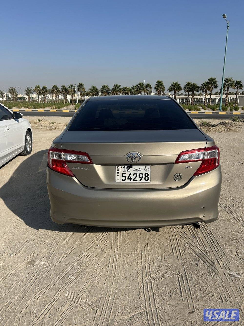 تويوتا كامري ٢٠١٤ ماشية ٩٦ ألف فقط ( GL ) شرط الفحص0