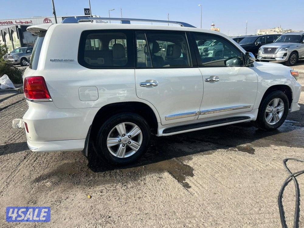 تويوتا لاند كروزر GX.R-V8 PLATINUM EDITION موديل 20142