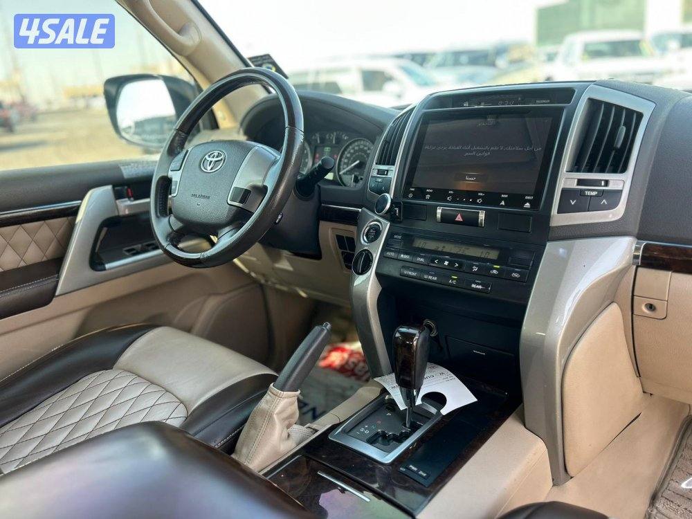 تويوتا لاند كروزر GX.R-V8 PLATINUM EDITION موديل 20147