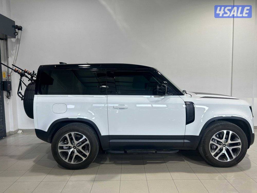 2023 Land Rover Defender0