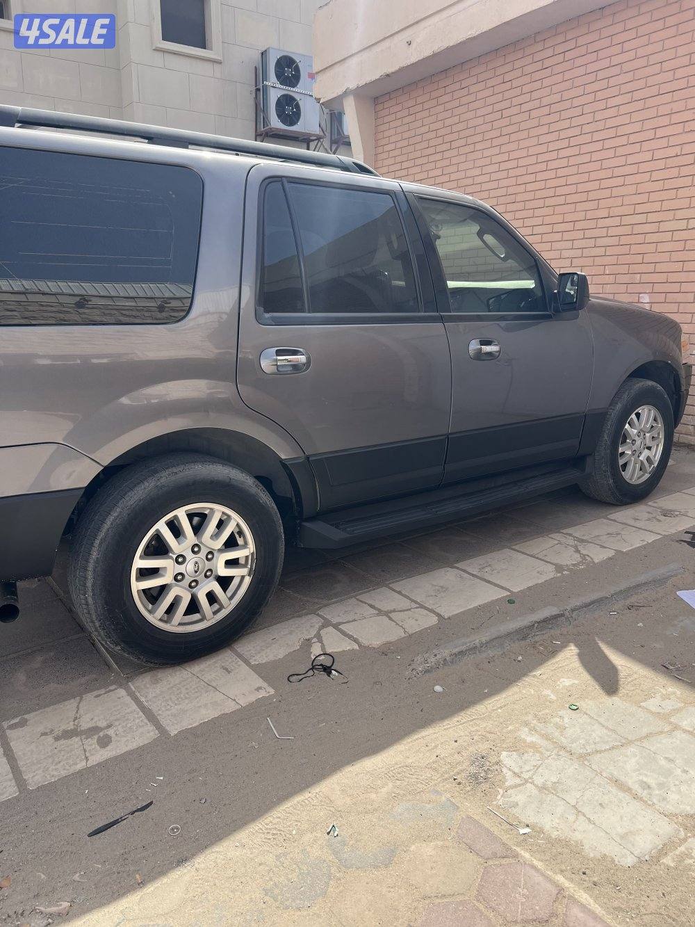 للبيع فورد اكسبدشن موديل ٢٠١٣ نظيف ماشي ٢٣٣٧٠٠اللون الرمادي الغامق4