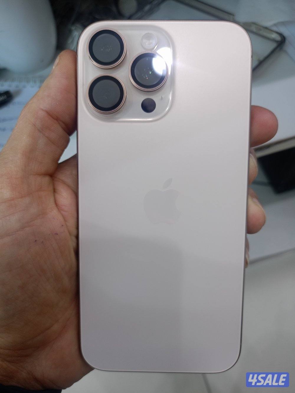 ايفون 16برو ماكس 256جيجا  لون جولد1