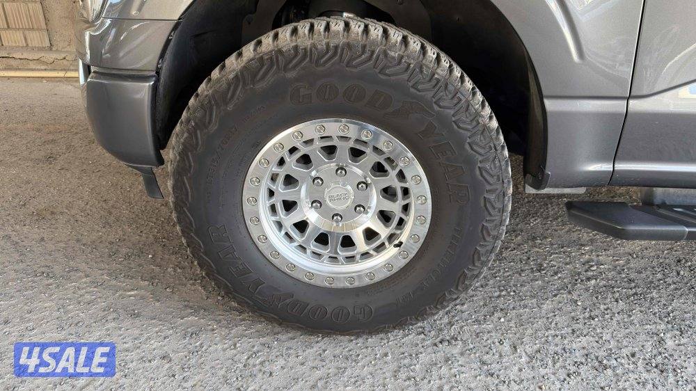 للبيع رنجات راينو بحالة جديدة مع التواير3