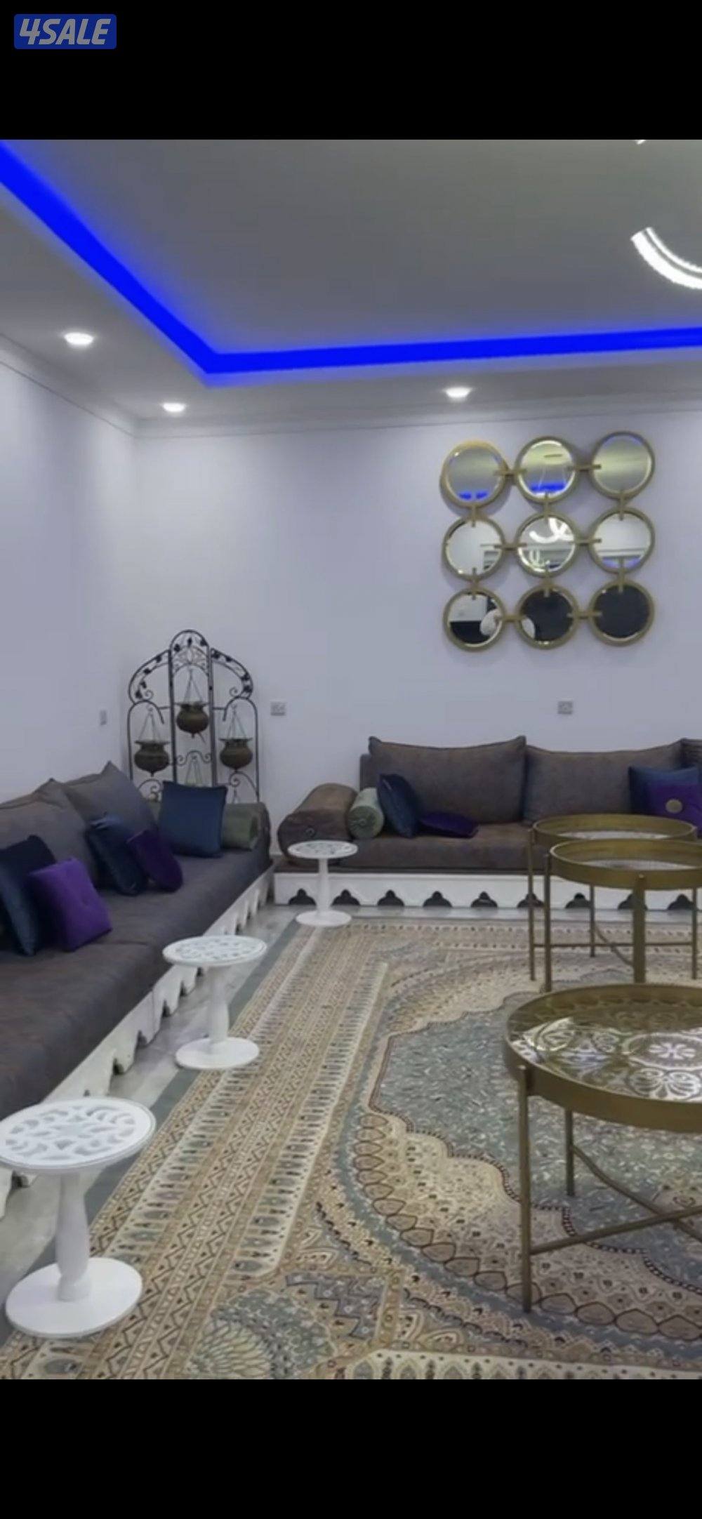 للايجار استراحة شهري اربع غرف و صالتين و دوانيه و مسبحين و مسطحات خضره0