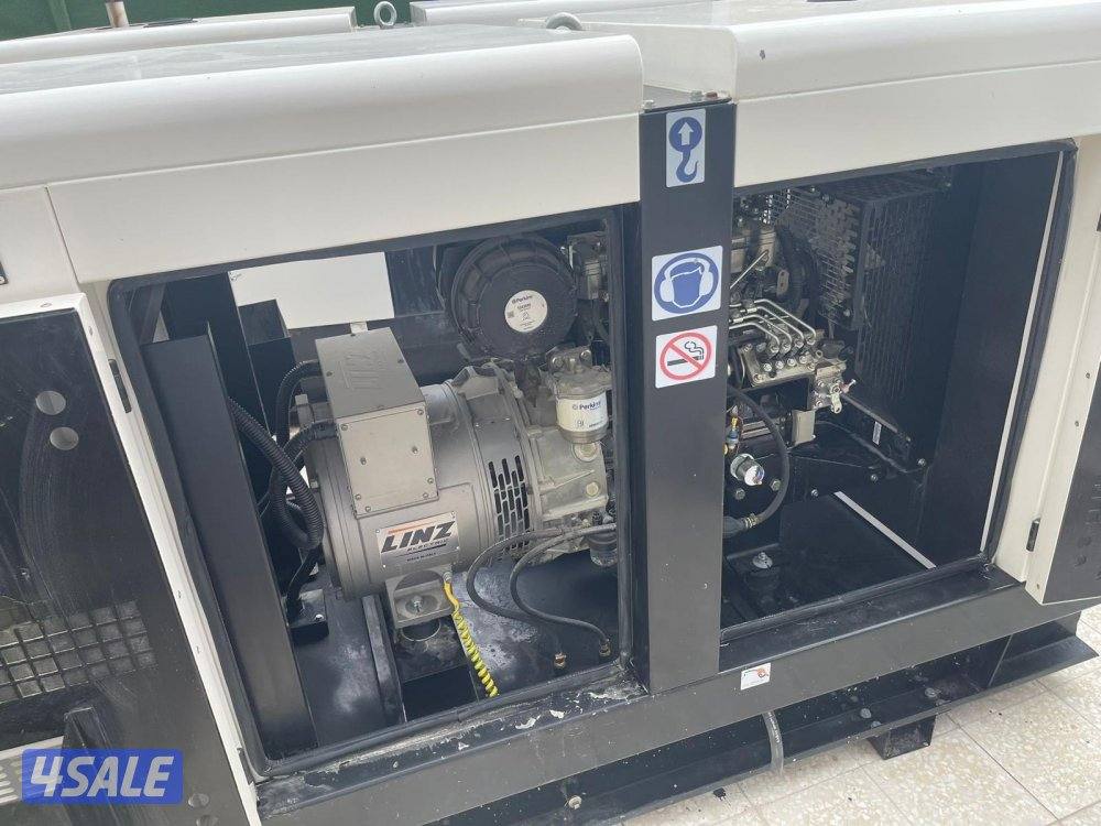 للبيع مكينة ديزل بيركنز انجليزي حجم 20 ألف2