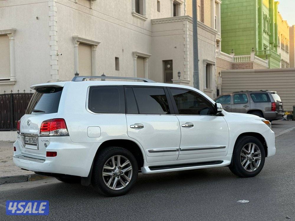 للبيع جيب لكزس ٢٠١٣1