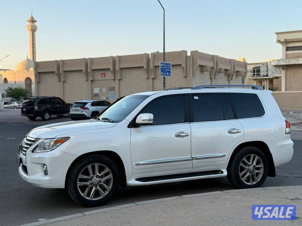 للبيع جيب لكزس ٢٠١٣0