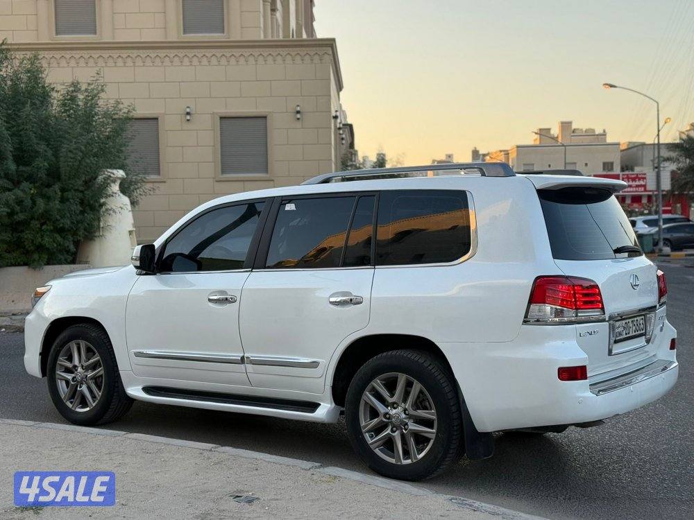 للبيع جيب لكزس ٢٠١٣2