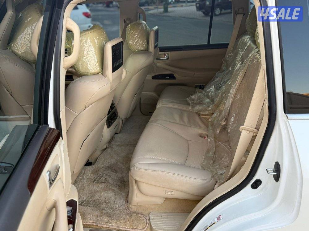 للبيع جيب لكزس ٢٠١٣4