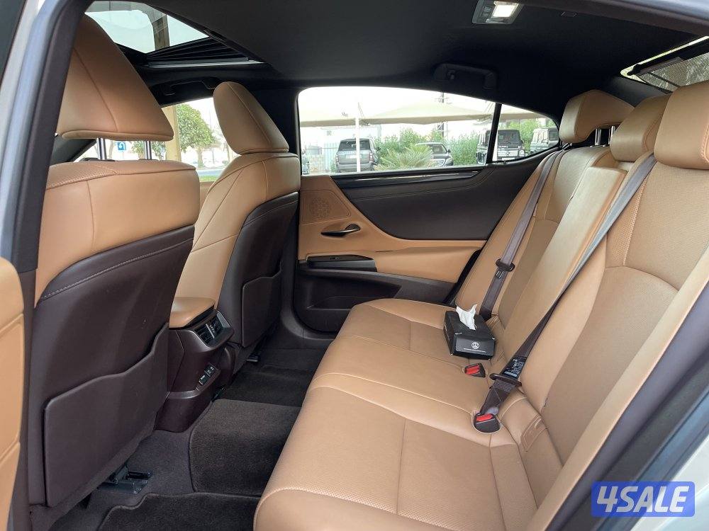 لكزس ES250 تحت الكفاله موديل 20213