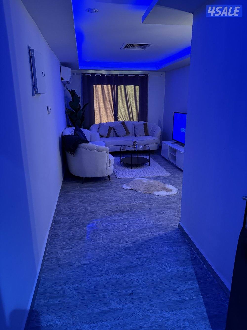 يوجد لدينا شقق الايجار غرفة وصالة مطبخ وحمام تشطيب سوبر لوكس يوجد 🚙🚘1