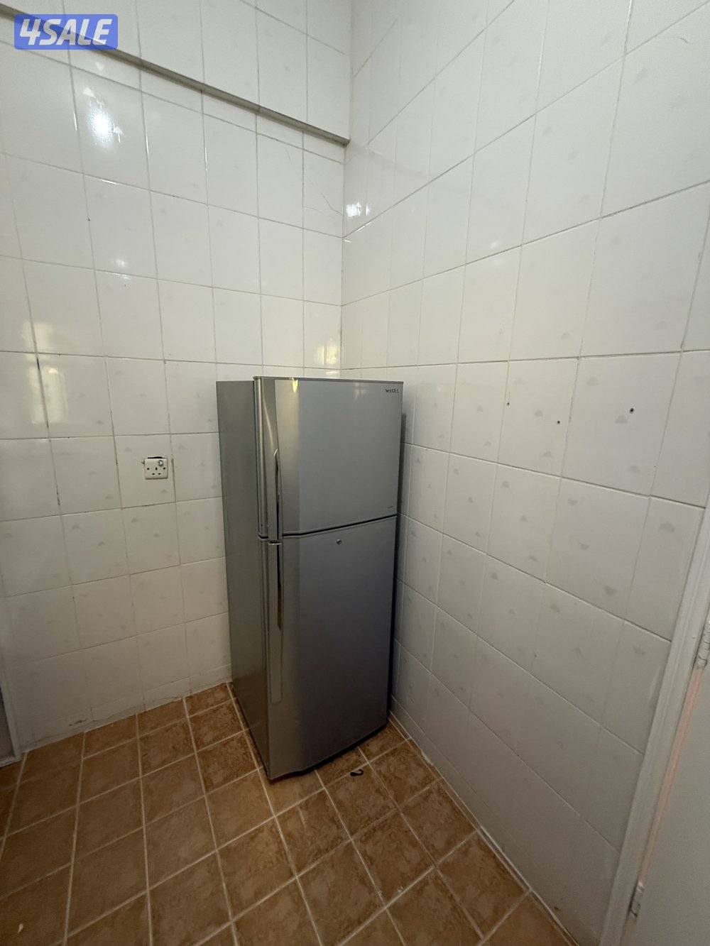 يوجد لدينا شقق الايجار غرفة وصالة مطبخ وحمام تشطيب سوبر لوكس يوجد 🚙🚘8