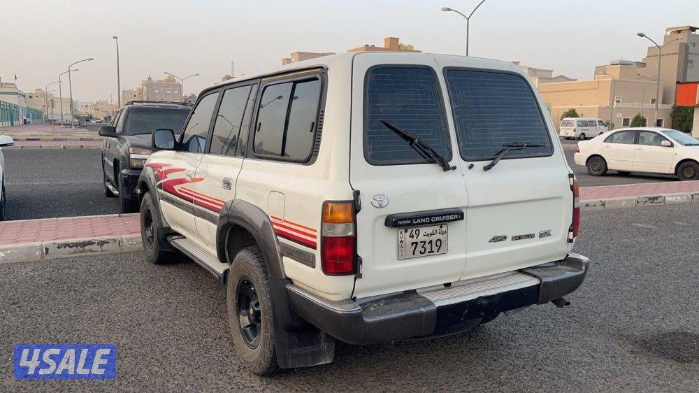 للبيع لاند كروزر جي اكس موديل 19920