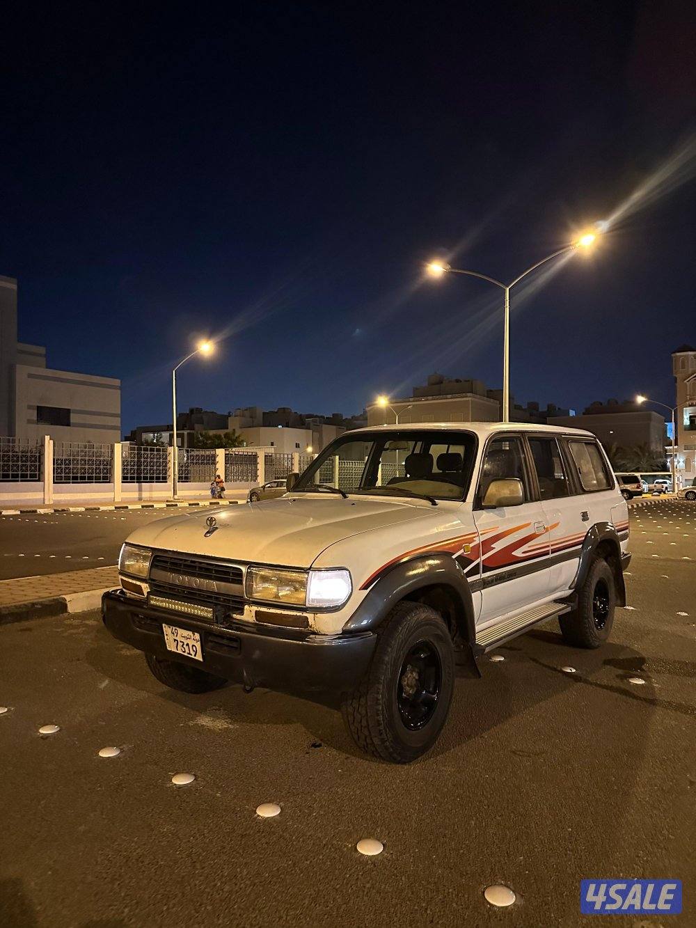 للبيع لاند كروزر جي اكس موديل 19921