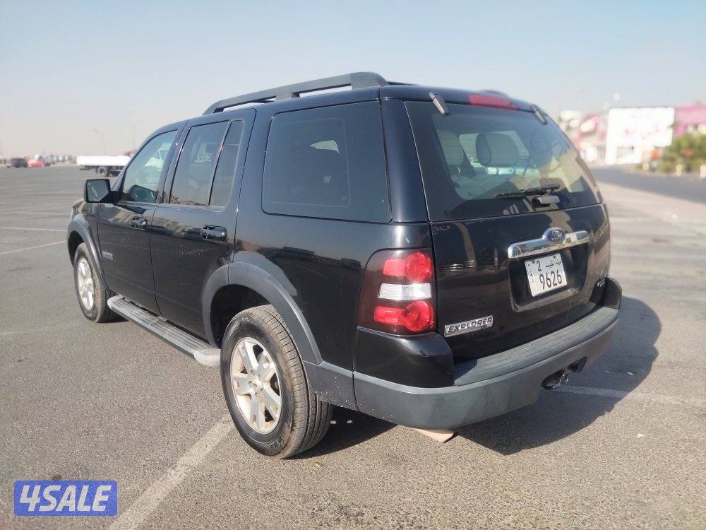 فورد اكسبلورر 2007 اسود عداد ٣١١ الف بحاله ممتازة3