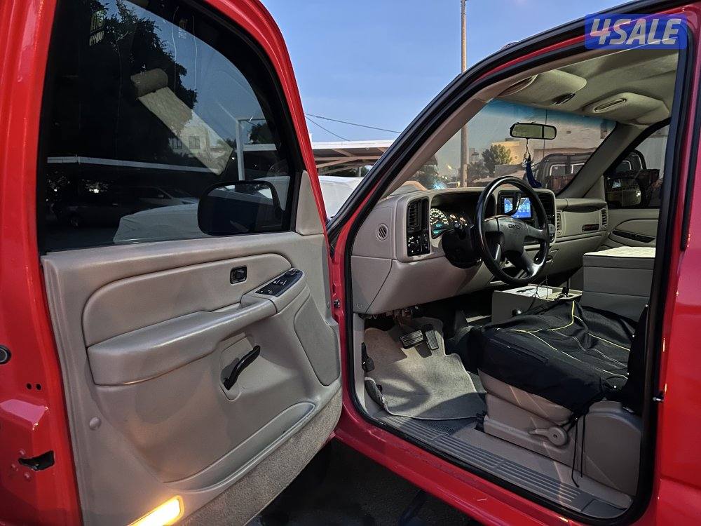 سييرا ٢٠٠٥ ماشي فوق ٣٠٠٠٠كيلو  مكينه و قير نظيف جدا  يوجد اصباغ0